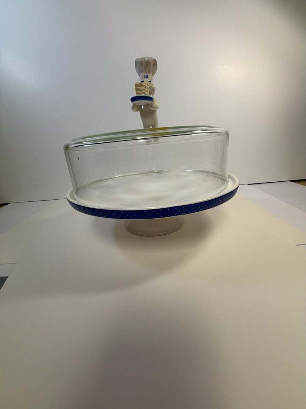 2004 Pillsbury Doughboy Pie Keeper with Glass Cover